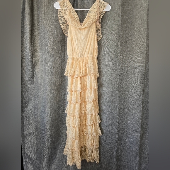 RAGA Anthropologie Woman's Peach Lace Tiered Maxi Dress Size M - Picture 3 of 5